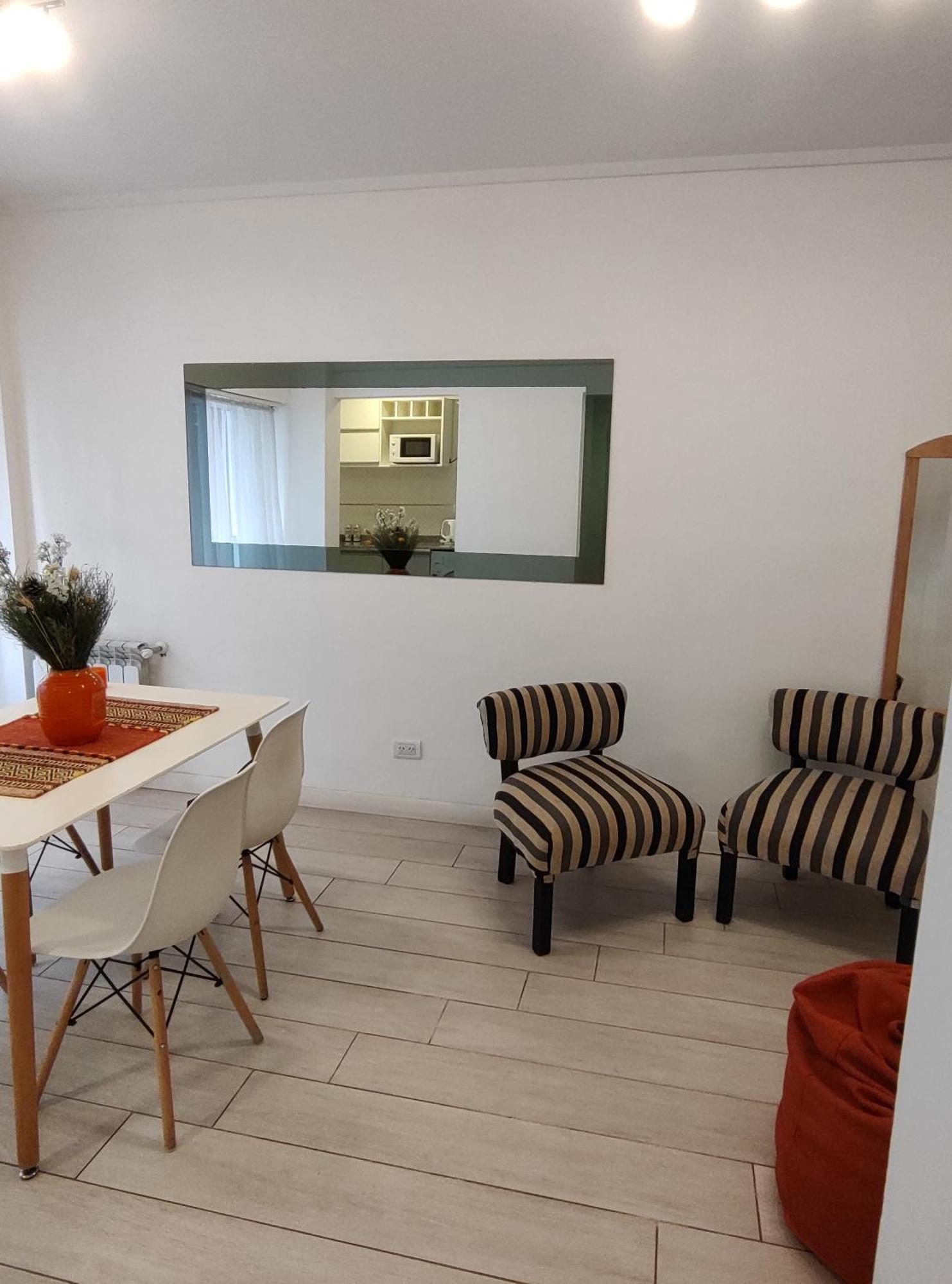 Excelente Departamento 2 Personas Con Balcon A La Calle Mar del Plata