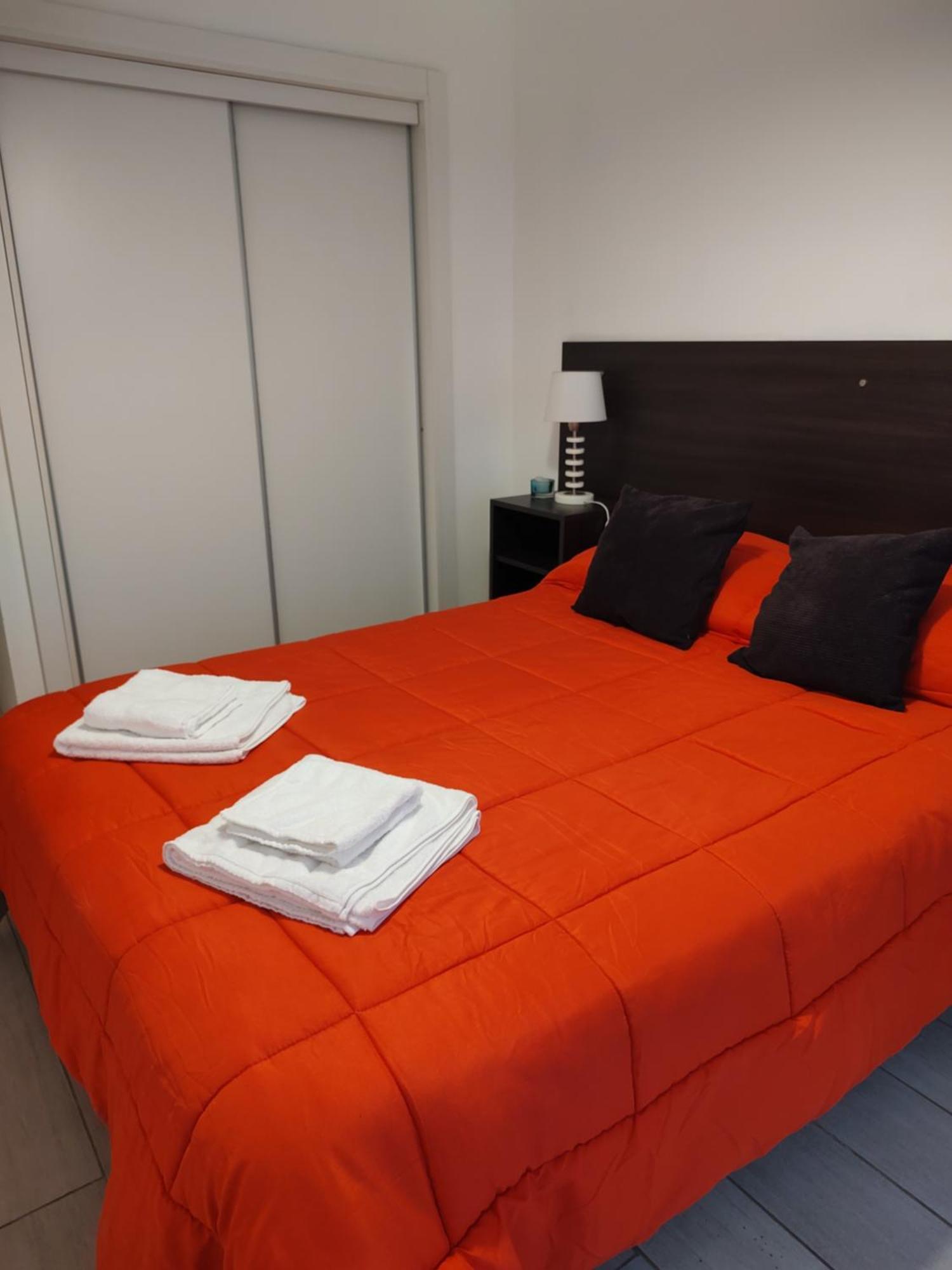 Excelente Departamento 2 Personas Con Balcon A La Calle