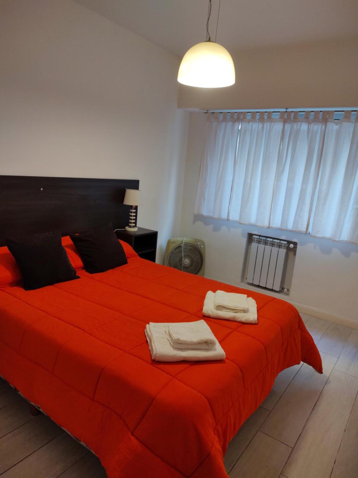 Excelente Departamento 2 Personas Con Balcon A La Calle